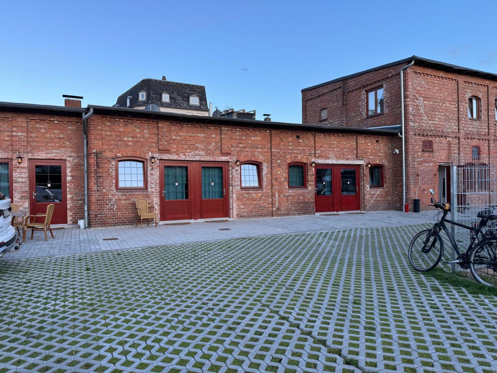 Pension Amedy Lübeck Exteriör bild