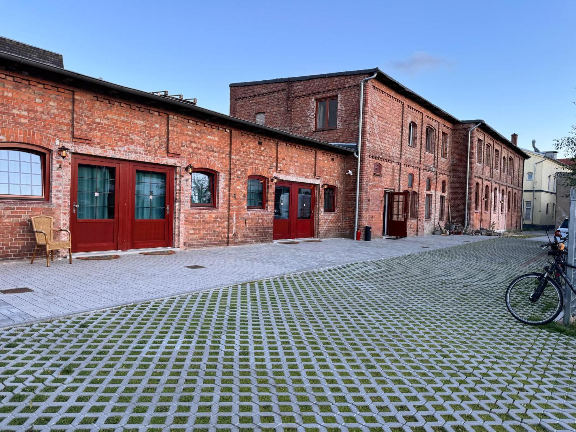 Pension Amedy Lübeck Exteriör bild